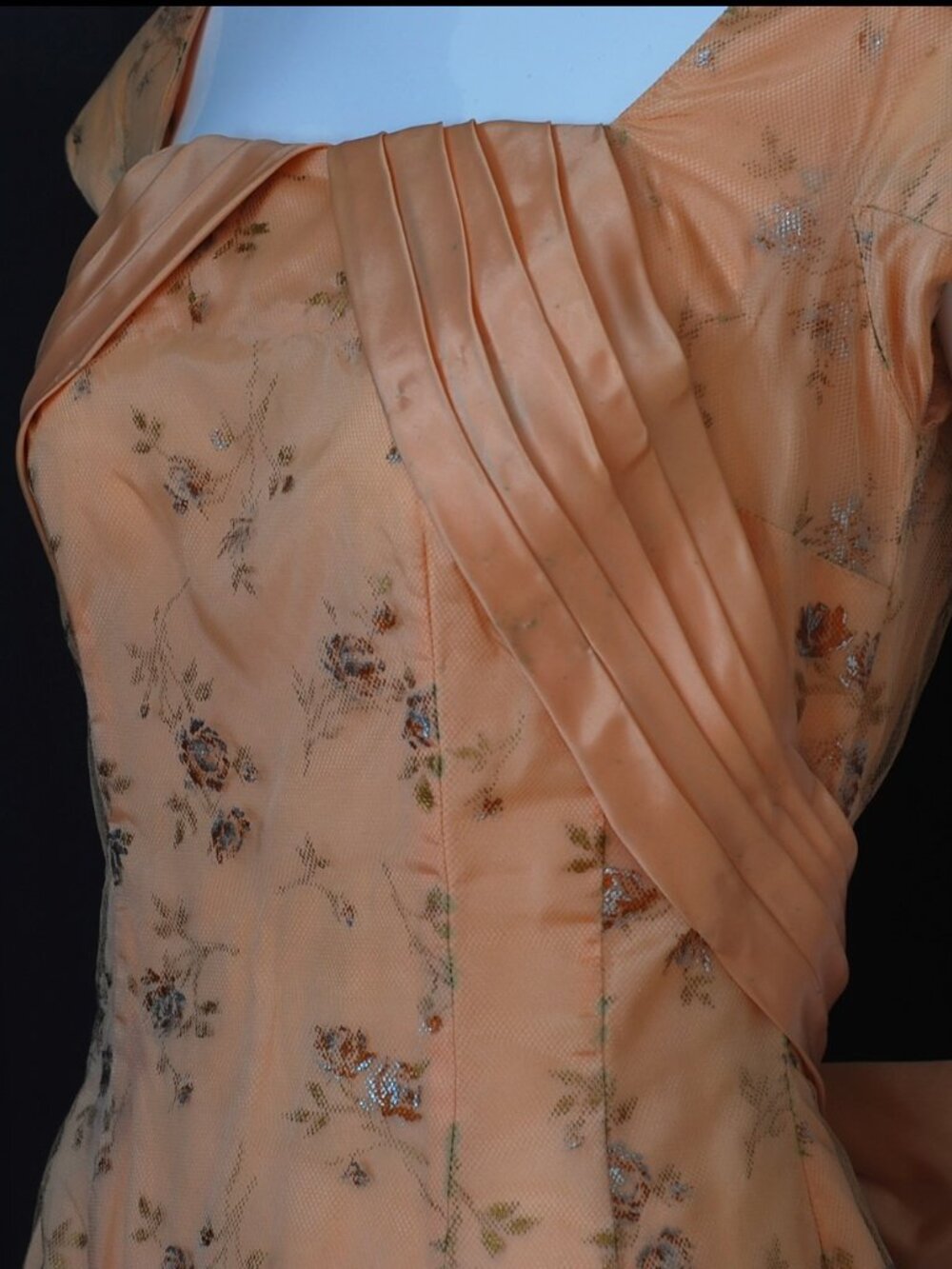 Original Elizabeth Ann 1960's Dress With Metallic Highlights - Picture 4 of 6
